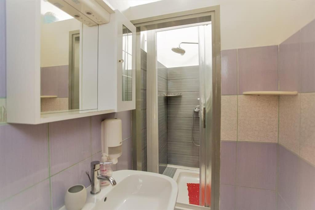 Apartman Den,Rovinj Oaza U Centru Grada I Besplatnim Parkingom Apartamento Exterior foto